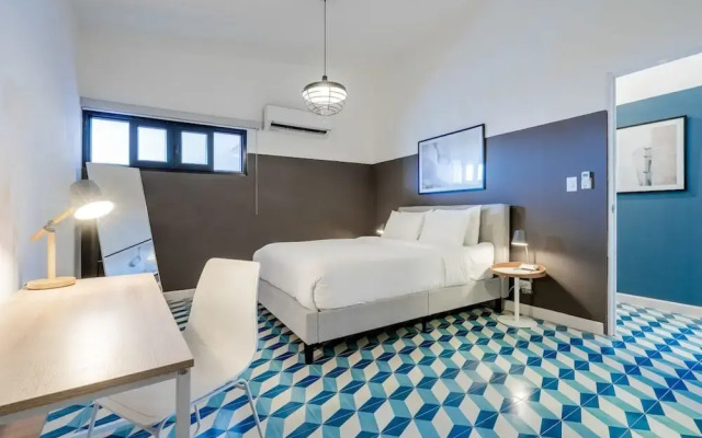 w Outstanding 1BR in Santa Ana