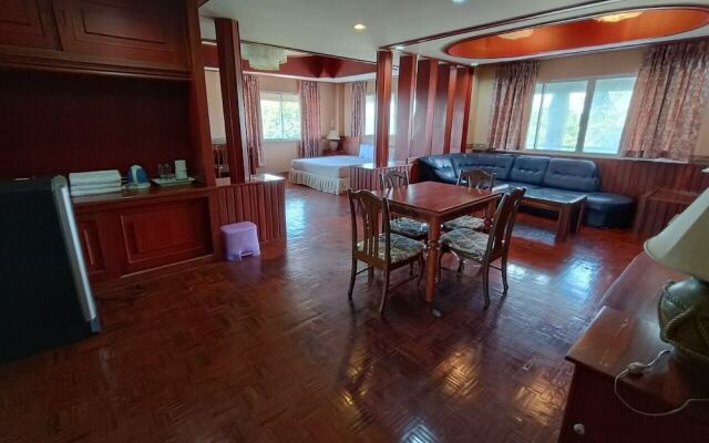 Sabai Hotel Lopburi