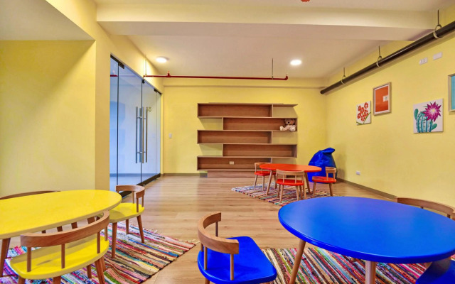 ✶ Maras Residence ✶ LUXURY Rooftop Pool & Grill