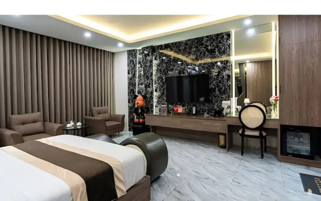 GRAD Queen Luxury Hotel