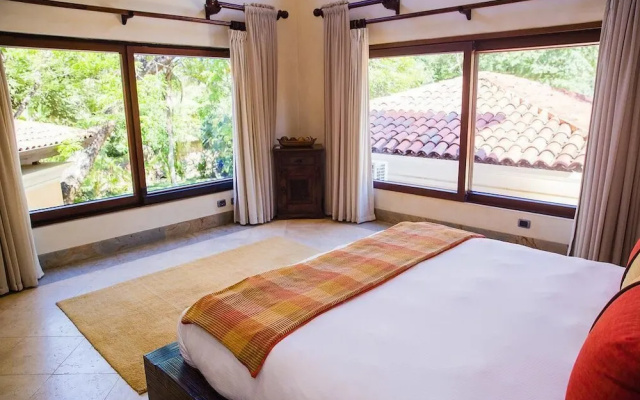 Luxurious Beachfront Mansion with a Stunning Infinity Pool in Playa Flamingo