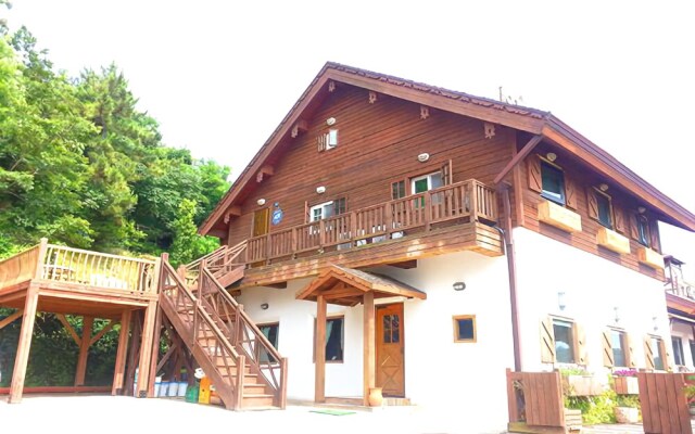 Yeosu Tirol Pension
