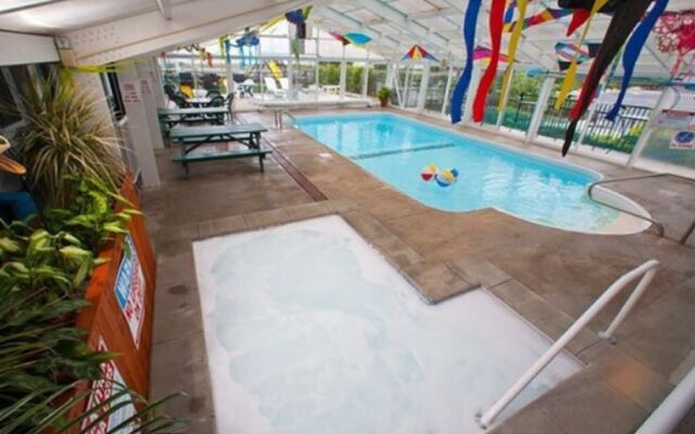 Crest Motel
