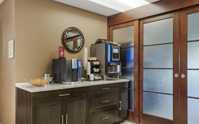 Best Western Plus Red Deer Inn & Suites