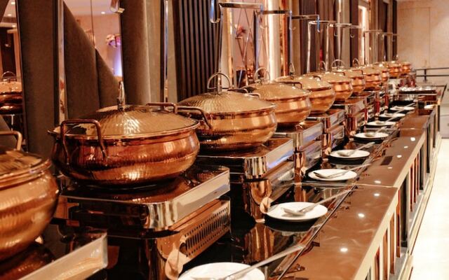 The Eliot Hotel & Banquet