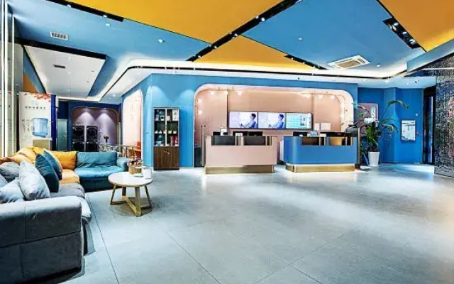 Qingfeng Bailu Hotel (Zhengzhou Erqi Wanda Plaza)