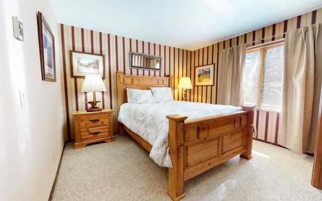 Winterset Woodland - Near Hike & Bike Trails!