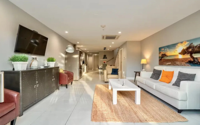 Las Islas Condominiums