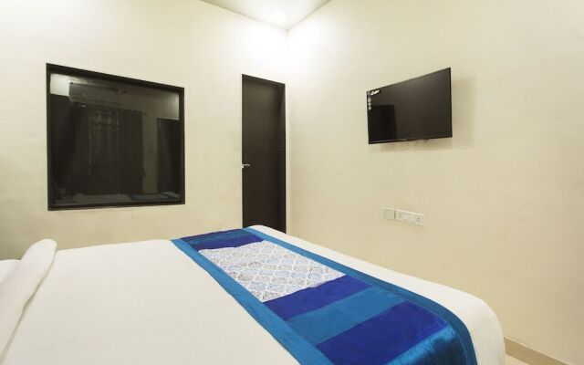 OYO 10374 Hotel Swapnalok