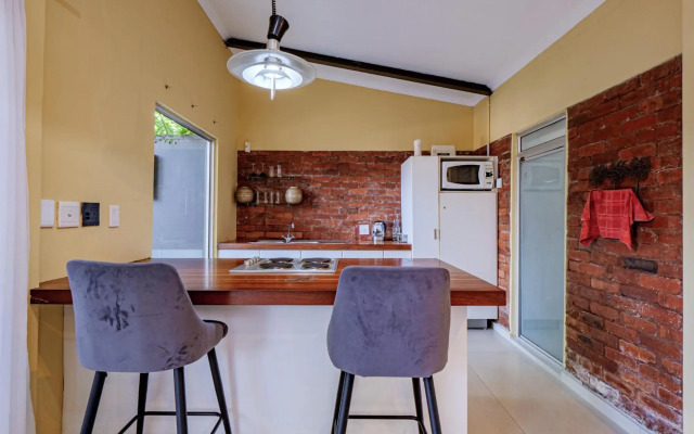 Private Studio flatlet, Uncapped Wifi, Netflix,Full DSTV