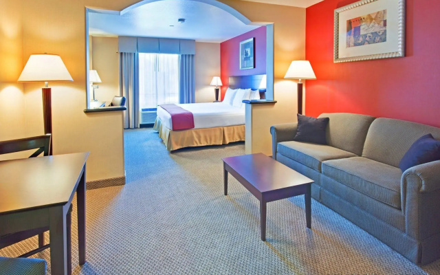 Holiday Inn Express & Suites Hollywood Walk Of Fame