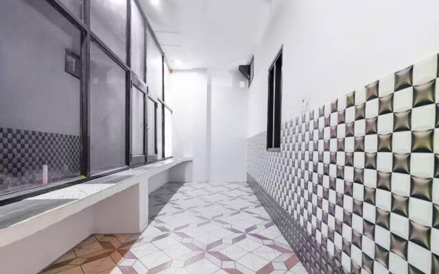 OYO 7609 Hotel Dolphin