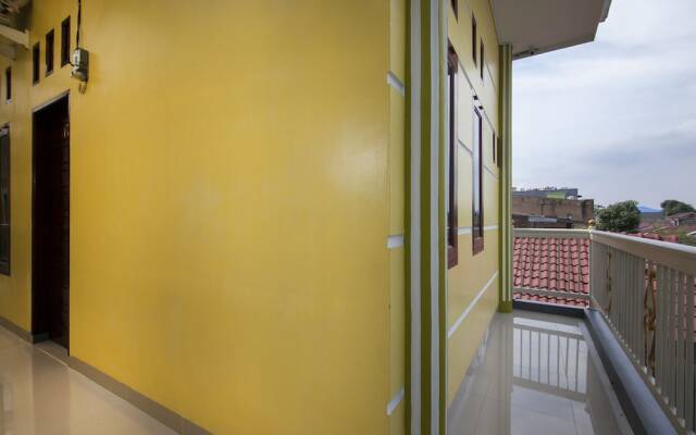 OYO 1235 Tona Residence