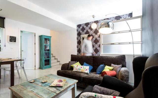 LR2 Private Terrace & Parking Right in the city Center