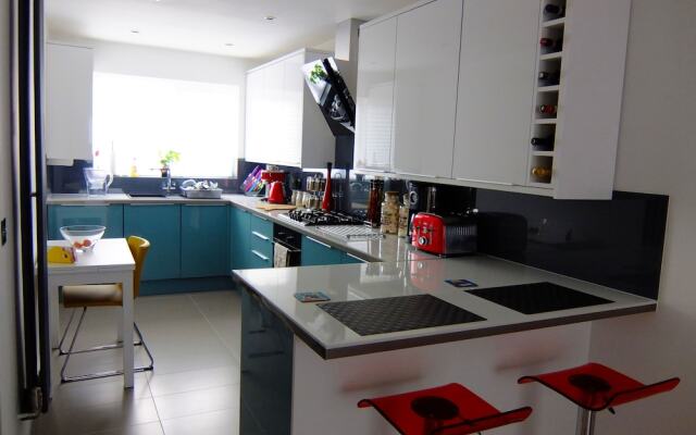 Modern Clapham Jct Apt with Parking