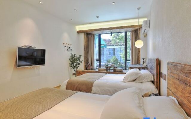 Mrs＇ X Coffee Hotel