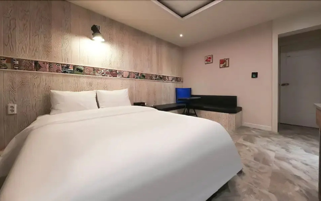 Tomato Hotel