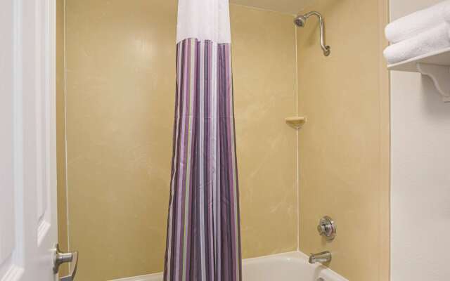 Wingate by Wyndham Galveston Beachfront at the Seawall