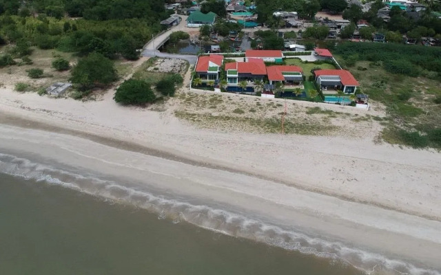 La Playa Beach Front Pool Villa Cha-am