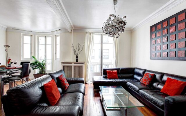 Spacious Family Apartment Near Bois de Boulogne