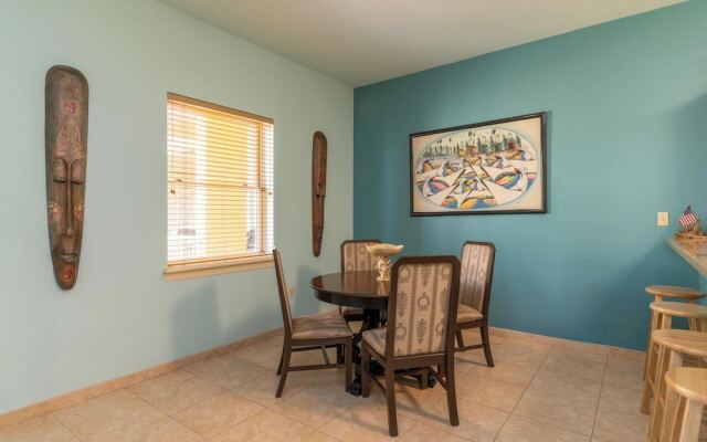 Poolside Condo, Sleeps 8, Only 1 Block From Beach!