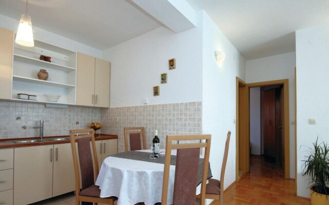 Nice Apartment in Jadranovo With 2 Bedrooms and Wifi