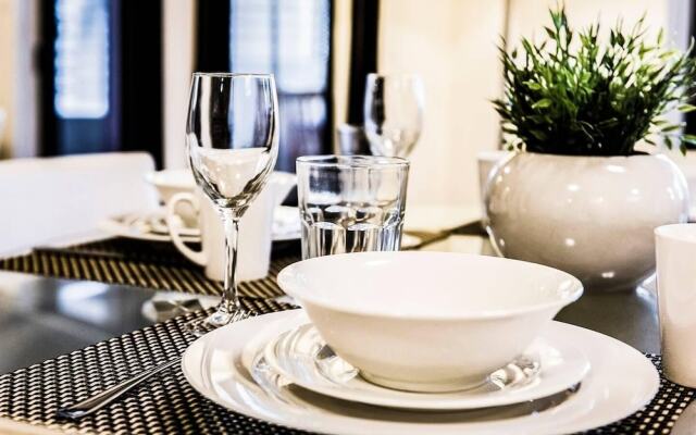 Two bedroom Apt next to Perth CBD with Parking.