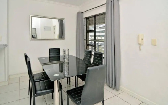 Great 2 bedroom, serviced apartment, views, pool!