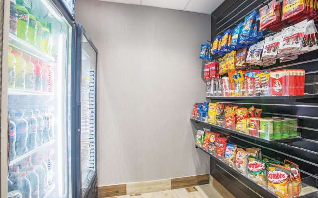 La Quinta Inn & Suites by Wyndham DC Metro Capital Beltway