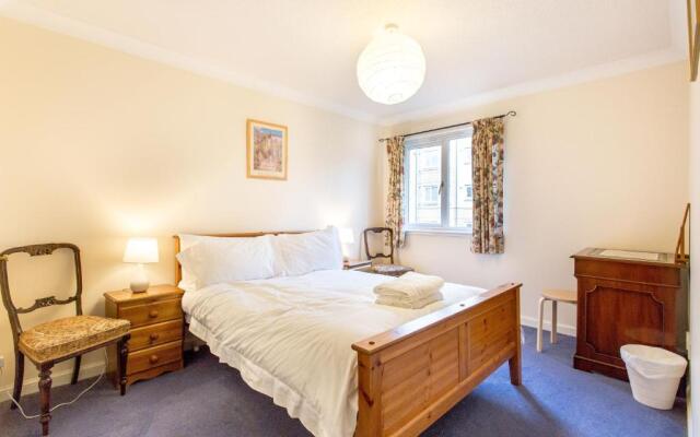 Central & stylish 3 bedroom, 2 bath, free parking