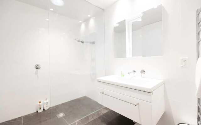 Luxury 4 Bedroom Home With Private Cinema