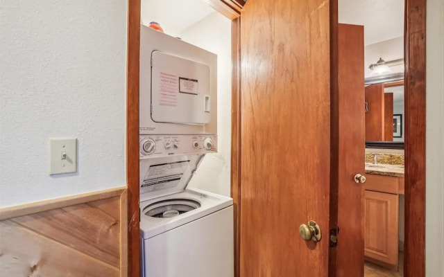 Pine Ridge 11e 2 Bedroom Condo