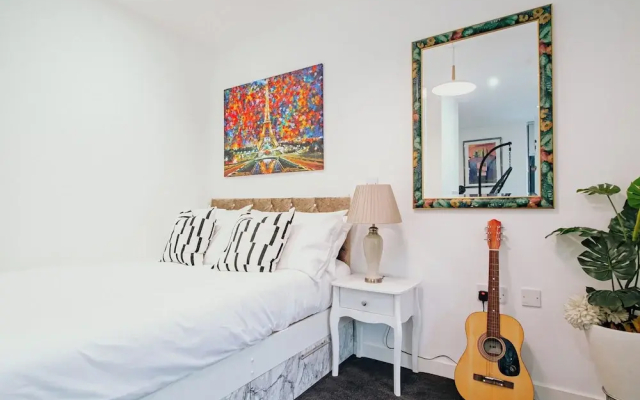 Airy and Bright Apartment in City Center