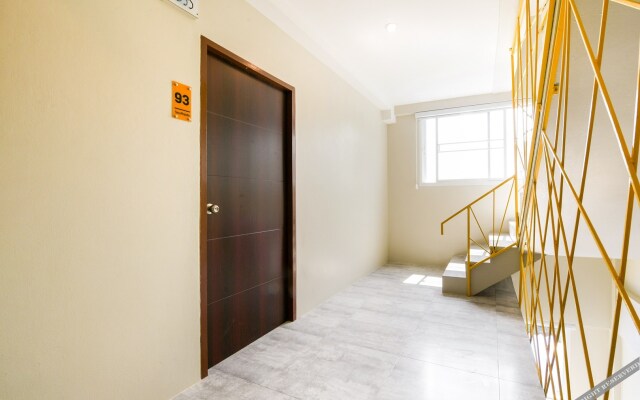 OYO 347 Southside Residence