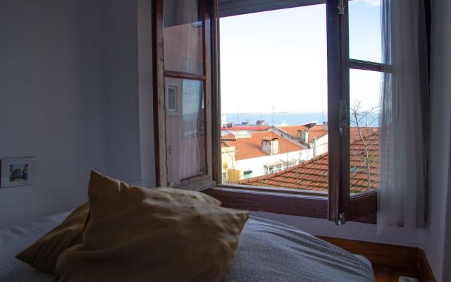 ALFAMA 3B - Balby's Bed&Breakfast
