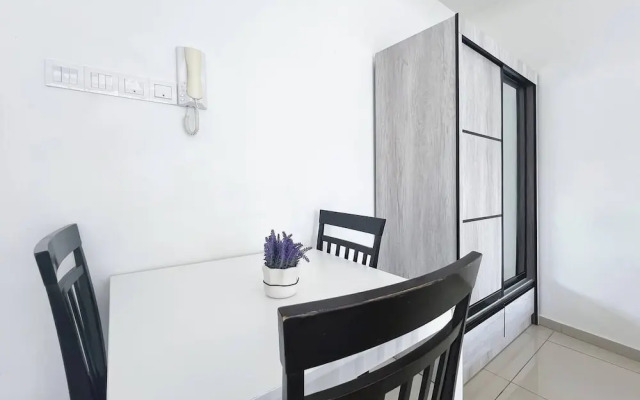 ICity Luxury Condo by Smarthome