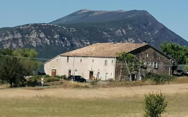 Chambre et pièce à vivre indépendantes