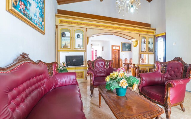 RedDoorz Syariah near Balai Kota Batu