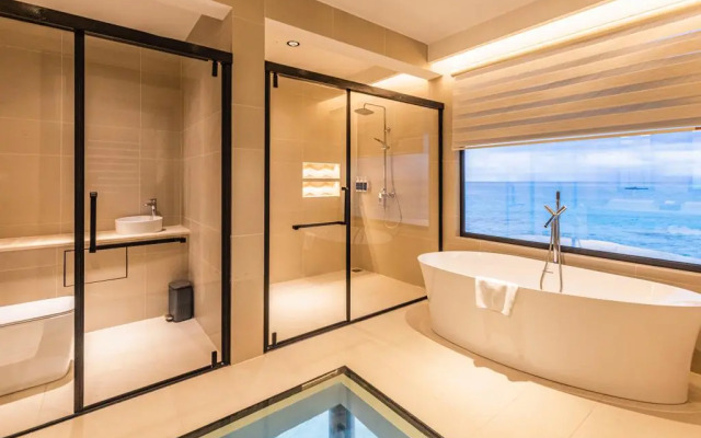 NOOE Maldives Kunaavashi Hotel
