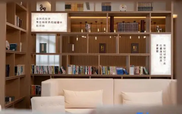 Zai Shan Yi Ye Lan Yue Jiu Dian