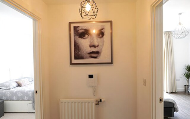 Luxury Bath Riverside Apt Parking & Gym