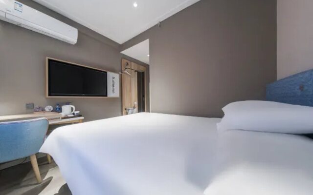 Home Inn Shenyang Xinmin Railway Station Branch
