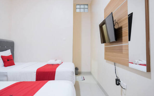 RedDoorz Plus @ Jalan P. Emir Moh Noer Lampung