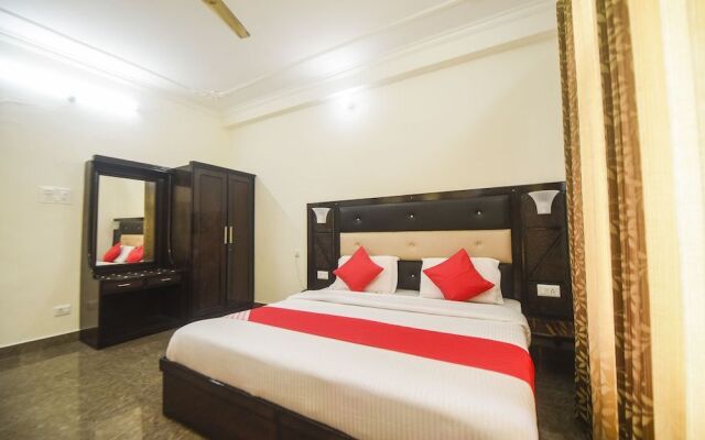 OYO 30855 Hotel Royal Residency