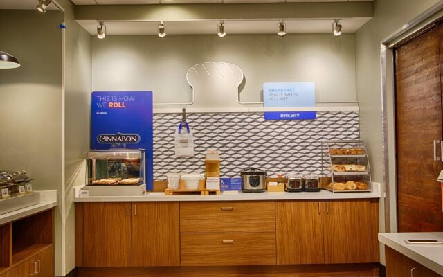 Holiday Inn Express & Suites Detroit Northwest - Livonia by IHG