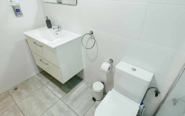 Stunning 2 bedroom apartment with Pool View