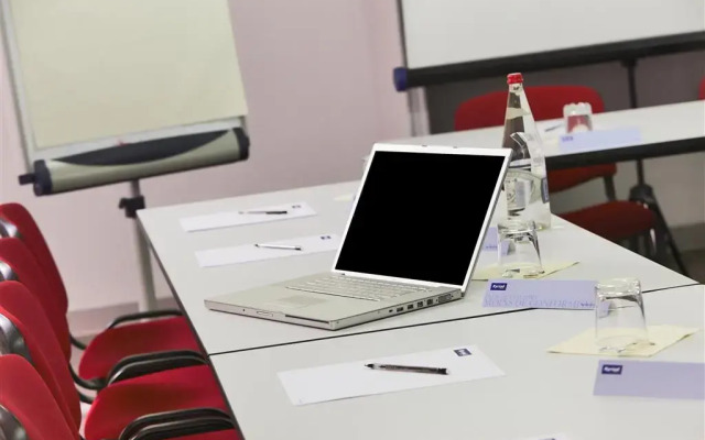 Kyriad Frejus Port - Saint Raphael