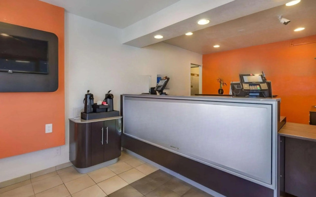 Motel 6 – Lakewood, CO