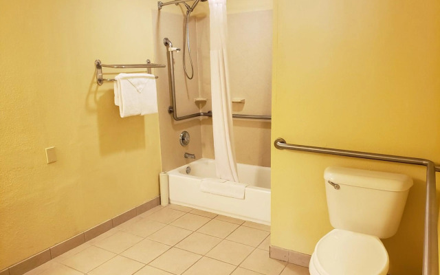 Quality Inn & Suites Vancouver - Hazel Dell