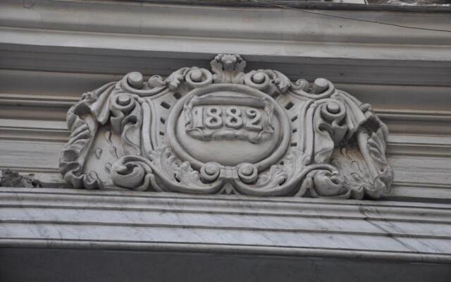 From 1882, romantic flat, in the Golden Square